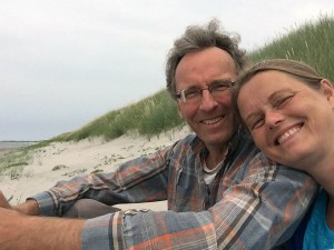 Torben og Joyann ved Pakhusbugten, Anholt